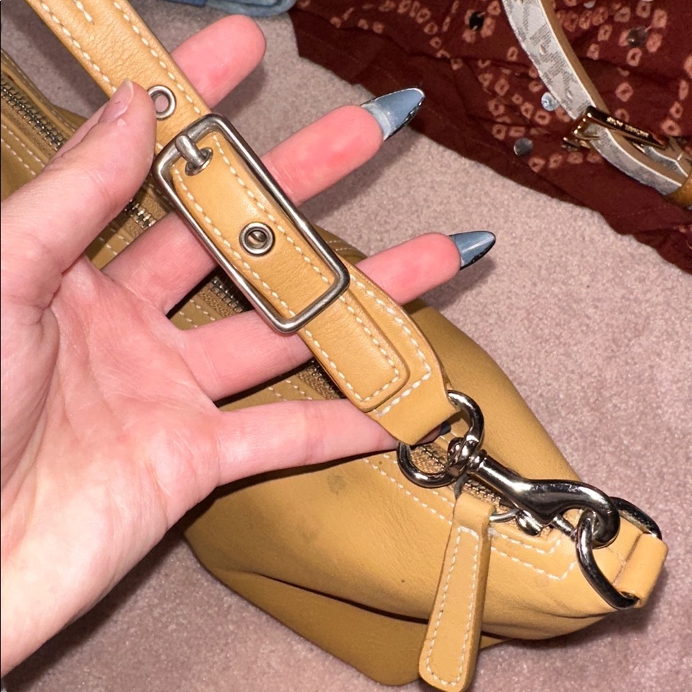 Coach Legacy West Zoe Hobo Shoulder Bag Camel Colored Leather - Picture 6 of 9